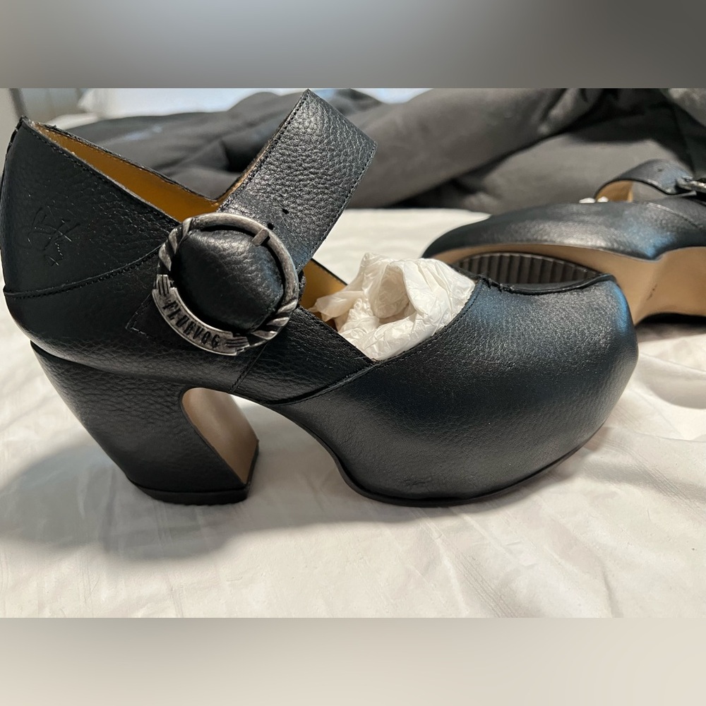 John Fluevog Black Prepare 9.5 Like New